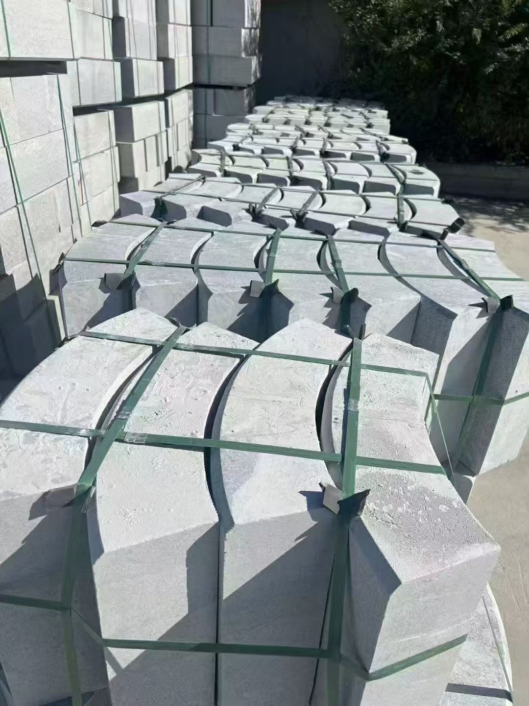 咸阳 芝麻灰弧形路沿石