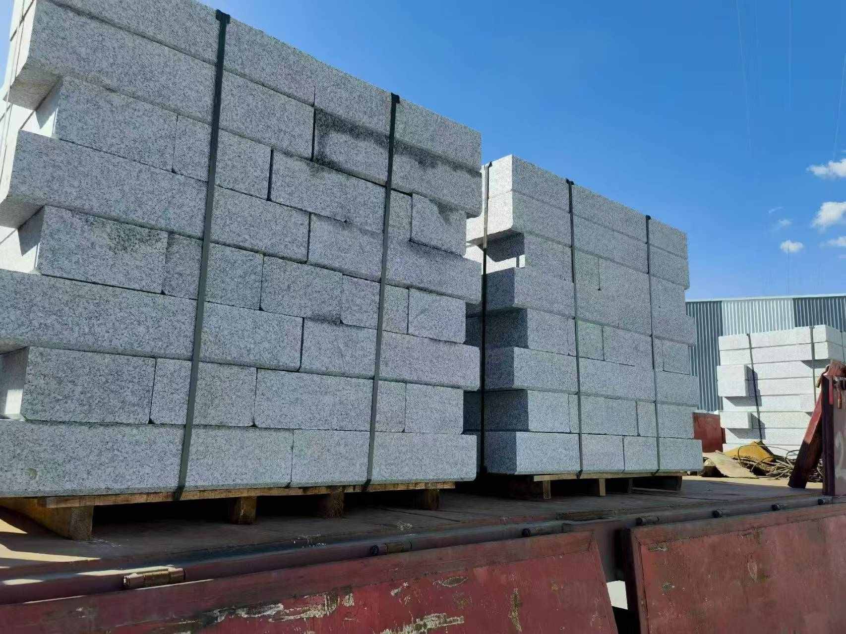 咸阳 路沿石装车出货