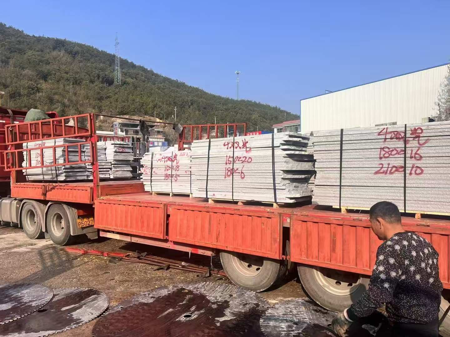 咸阳 芝麻灰花岗岩光面毛板出货日常